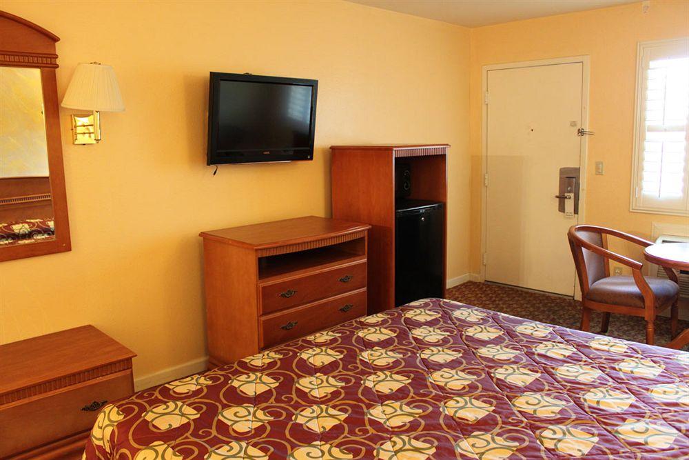 Orange Tustin Inn In Орандж Екстер'єр фото