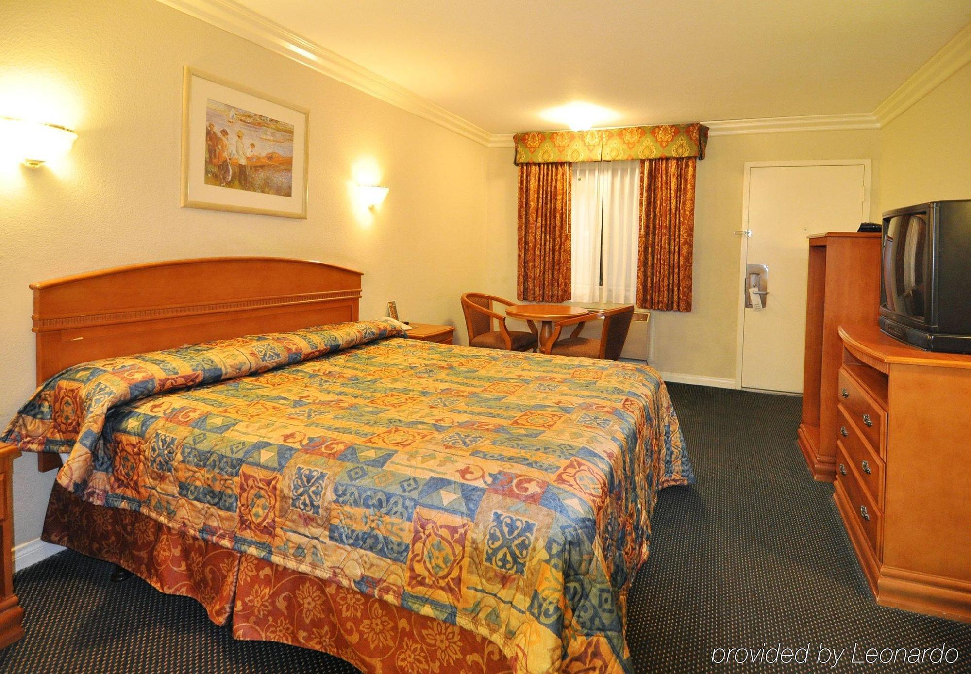 Orange Tustin Inn In Орандж Номер фото