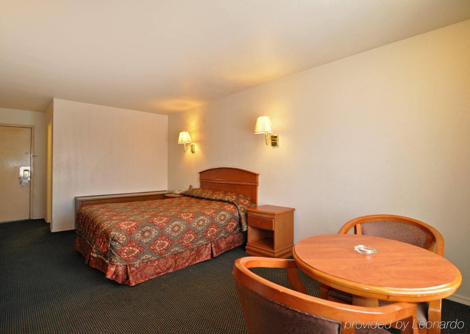 Orange Tustin Inn In Орандж Номер фото